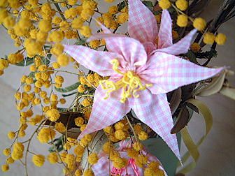 fiore di stoffa riciclato